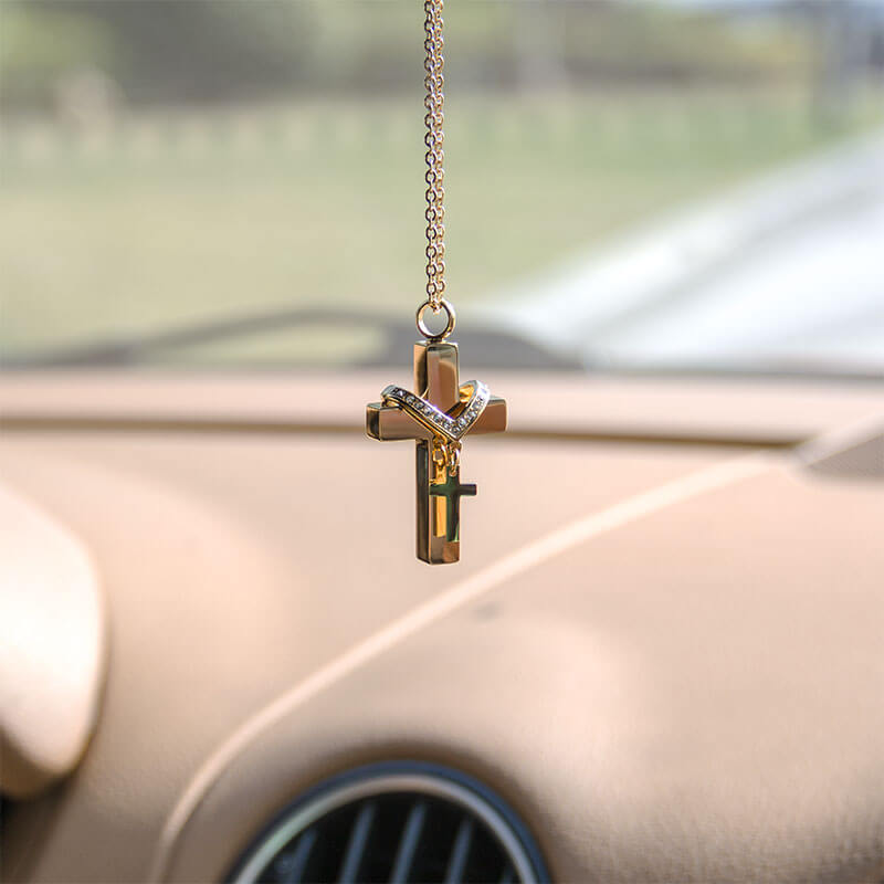 Kreuzanhänger in Gold & Silber