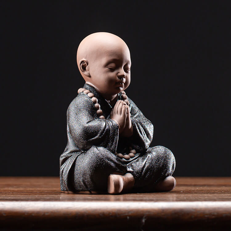 Die "Vier Grundlagen der Meditation" - Mönchsfiguren aus Tonerde