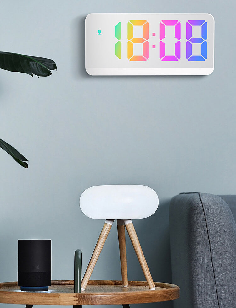 *NEU* Farbige LED Spiegel-Uhr
