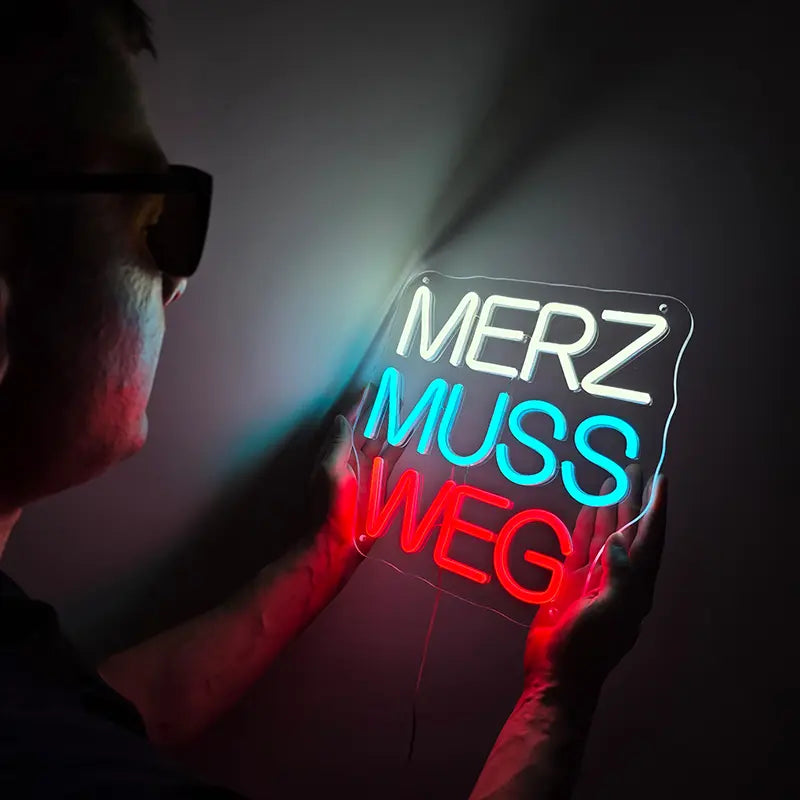 "MERZ MUSS WEG" LED-Schild (USB)