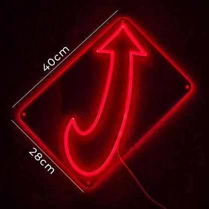 Moderne Wanddekoration: Rotes Neon-Leuchtschild im minimalistischen Pfeil-Design für Gaming-Zimmer oder Lounges