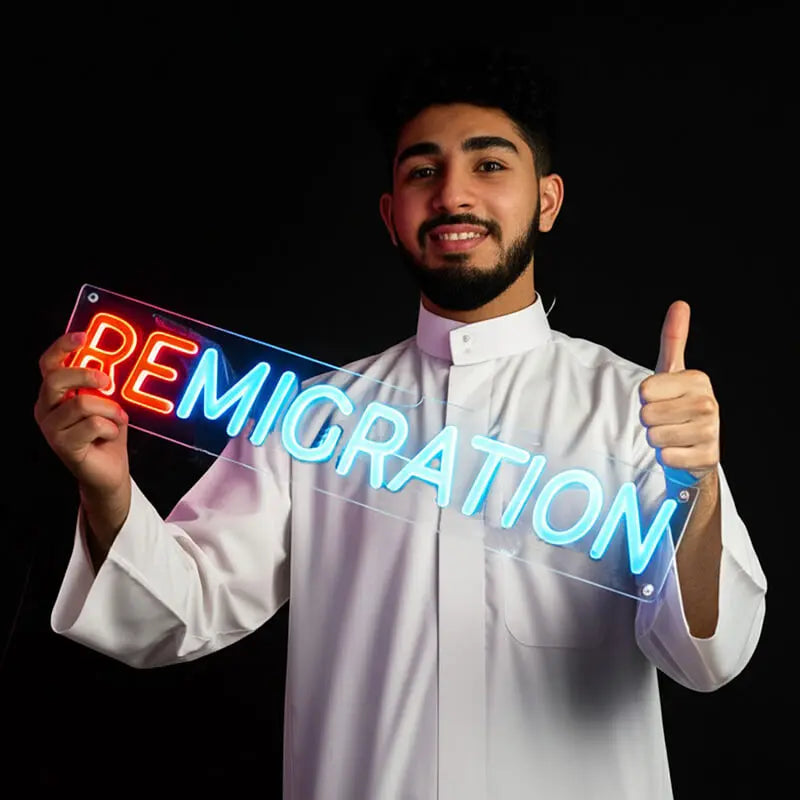 LED-Neon-Schriftzug REMIGRATION in den leuchtenden Farben Rot und Cyan-Blau auf dunklem Untergrund.
