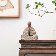 Laden Sie das Bild in den Galerie-Viewer, Mönch in Tiefenmeditation - Aura Aufladung (aus Keramik Handgemacht)
