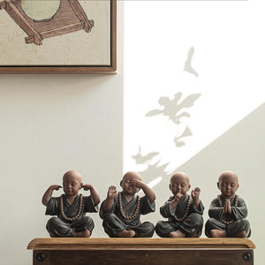 Die "Vier Grundlagen der Meditation" - Mönchsfiguren aus Tonerde