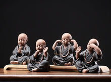 Laden Sie das Bild in den Galerie-Viewer, Die &quot;Vier Grundlagen der Meditation&quot; - Mönchsfiguren aus Tonerde
