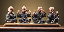 Laden Sie das Bild in den Galerie-Viewer, Die &quot;Vier Grundlagen der Meditation&quot; - Mönchsfiguren aus Tonerde

