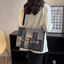 Laden Sie das Bild in den Galerie-Viewer, &quot;THE TOTE BAG&quot; Schultertasche im Jeans-Stil für Frauen in Klein &amp; Groß

