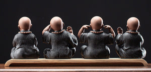 Die "Vier Grundlagen der Meditation" - Mönchsfiguren aus Tonerde