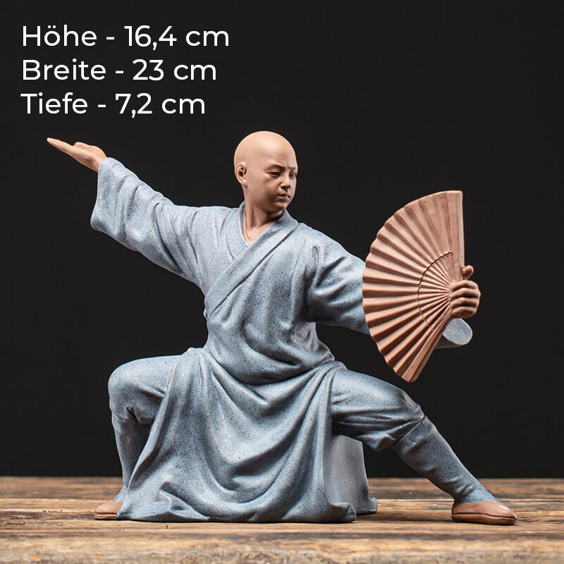 Tai Chi Mönch mit Fächer - Energie Aufladung (aus Keramik handgemacht)
